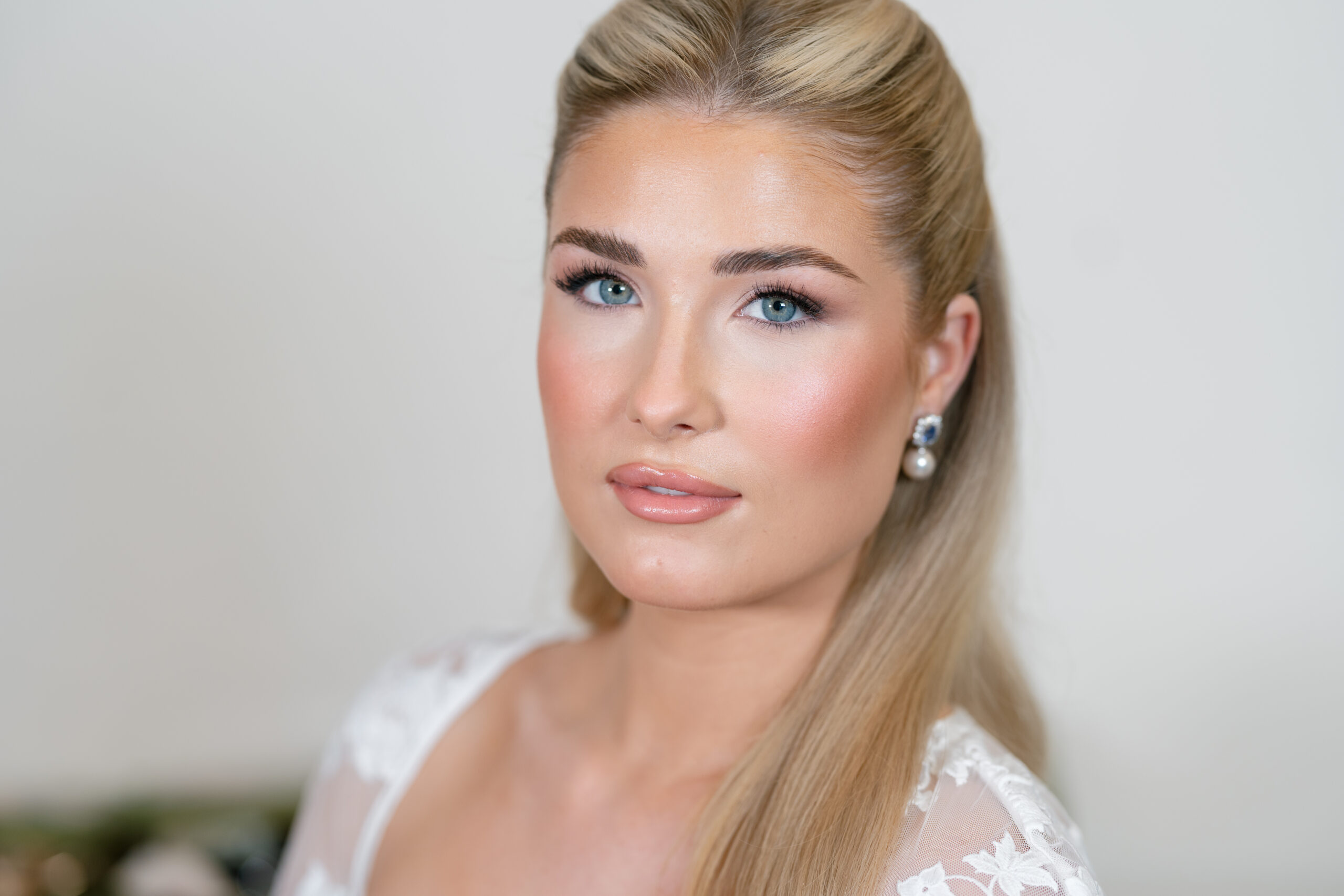 Alice Liveing Bridal Make Up Look